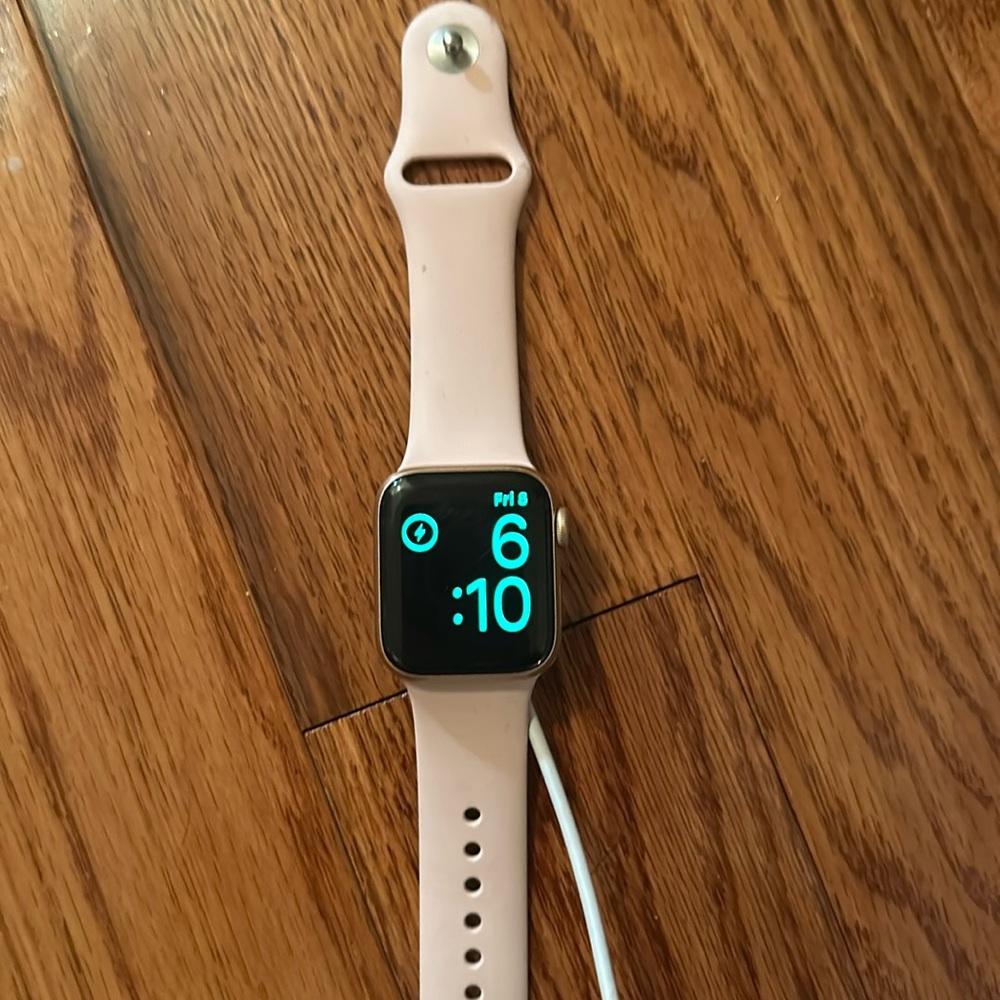 Apple Watch Series 6. Rose gold